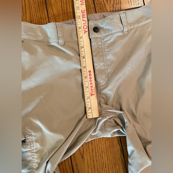 EUC The North Face 2 Tone Tan Cargo pants, size 6L, cropped cuff length - Picture 6 of 9
